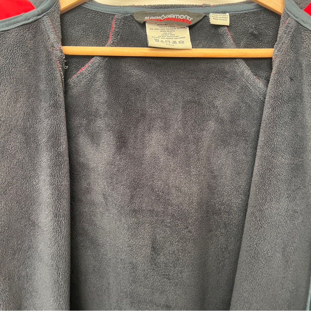 Winter Red Hooded Jacket with hood Women’s - Picture 5 of 6